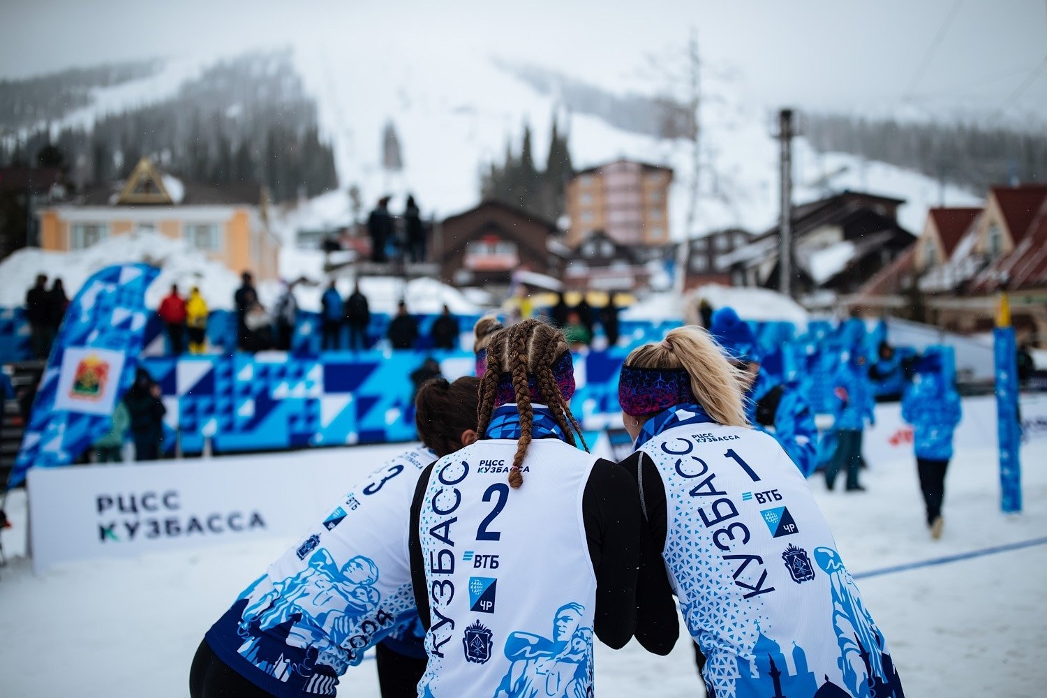 В волейбол играют на снегу, и не только по фану!